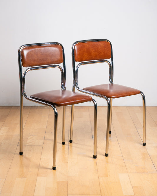 Set of two vintage 1970s Bauhaus tubular chrome dining chairs with brown PU leather upholstery. Stackable design. Vecino Shop