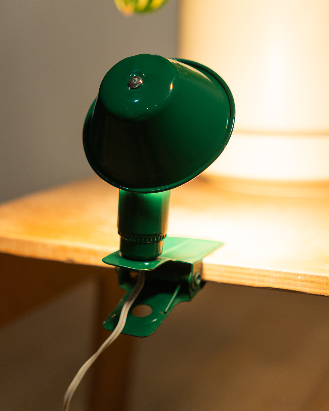Vintage Luxus mushroom clip lamp in bottle green, 1970s Spanish design with clamp base and Space Age style. Vecino Shop