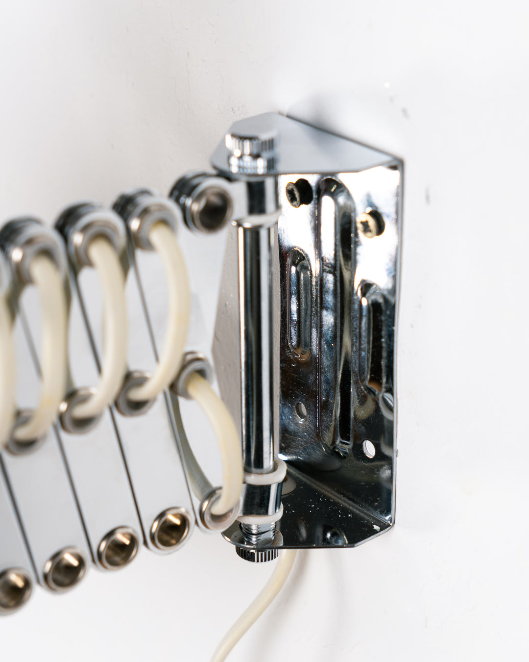 Vintage IKEA Semester chrome scissor wall lamp from the 1980s with extendable adjustable arm. Vecino Shop