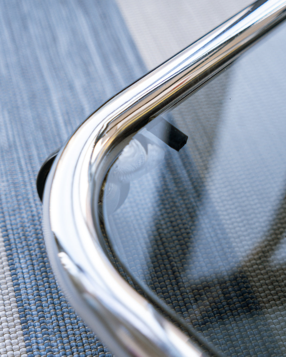 Mid-Century Modern chrome auxiliary table with smoked glass and wheels – Vecino Shop