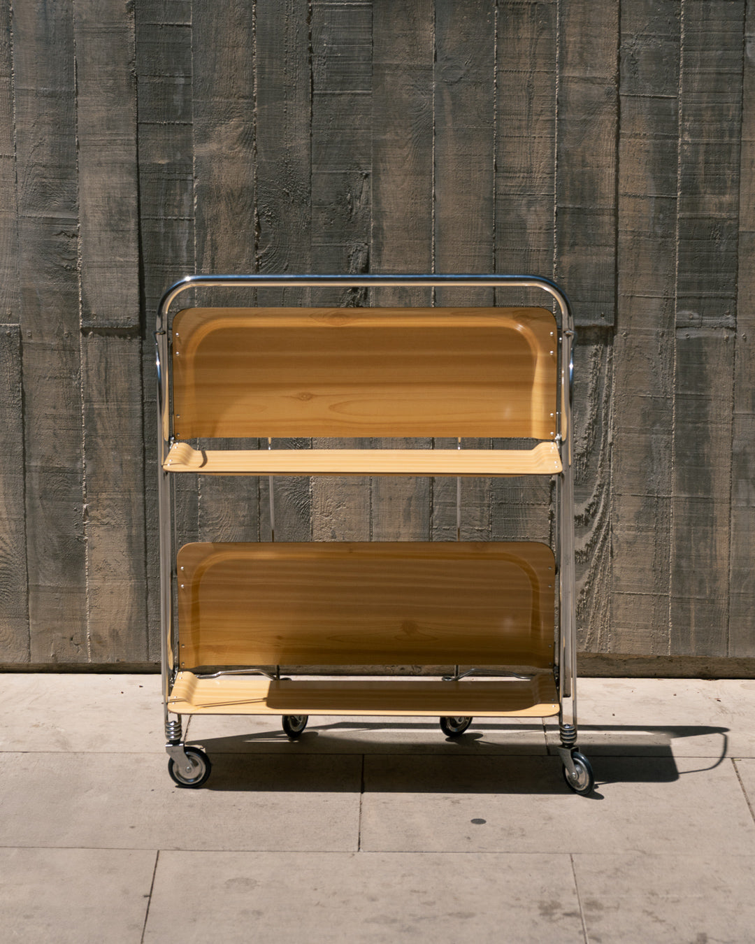 Raquer vintage folding bar cart from the 1960s in light wood finish with lacquered metal frame and wheels – Vecino Shop