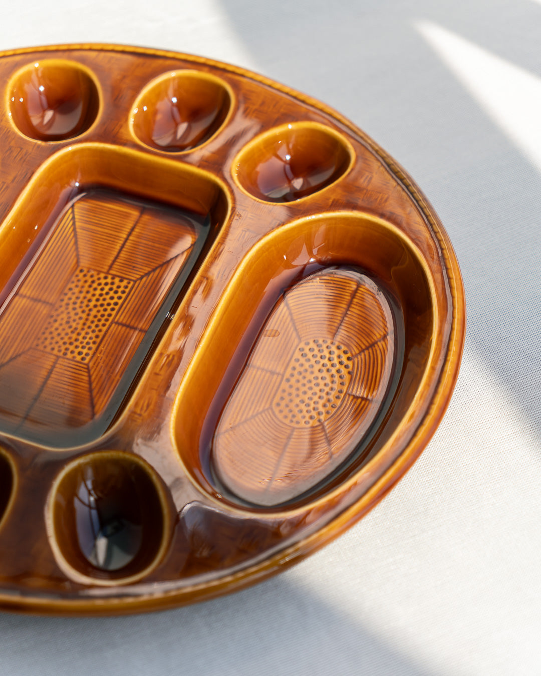 Vintage 1960s Gil Vargas Segovia ceramic serving dish with a glazed finish, designed for deviled eggs and appetizers. Mid-Century Modern style - Vecino Shop