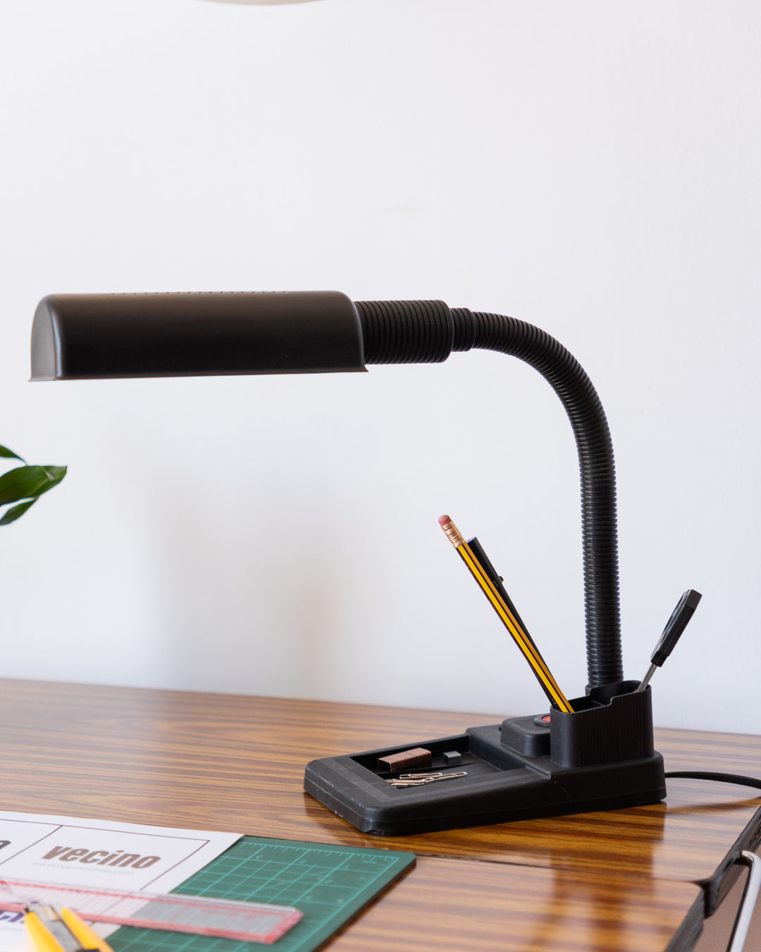 Vintage Nuova Veneta LUM Serie Z1 90 desk lamp with organizer base – Vecino Shop