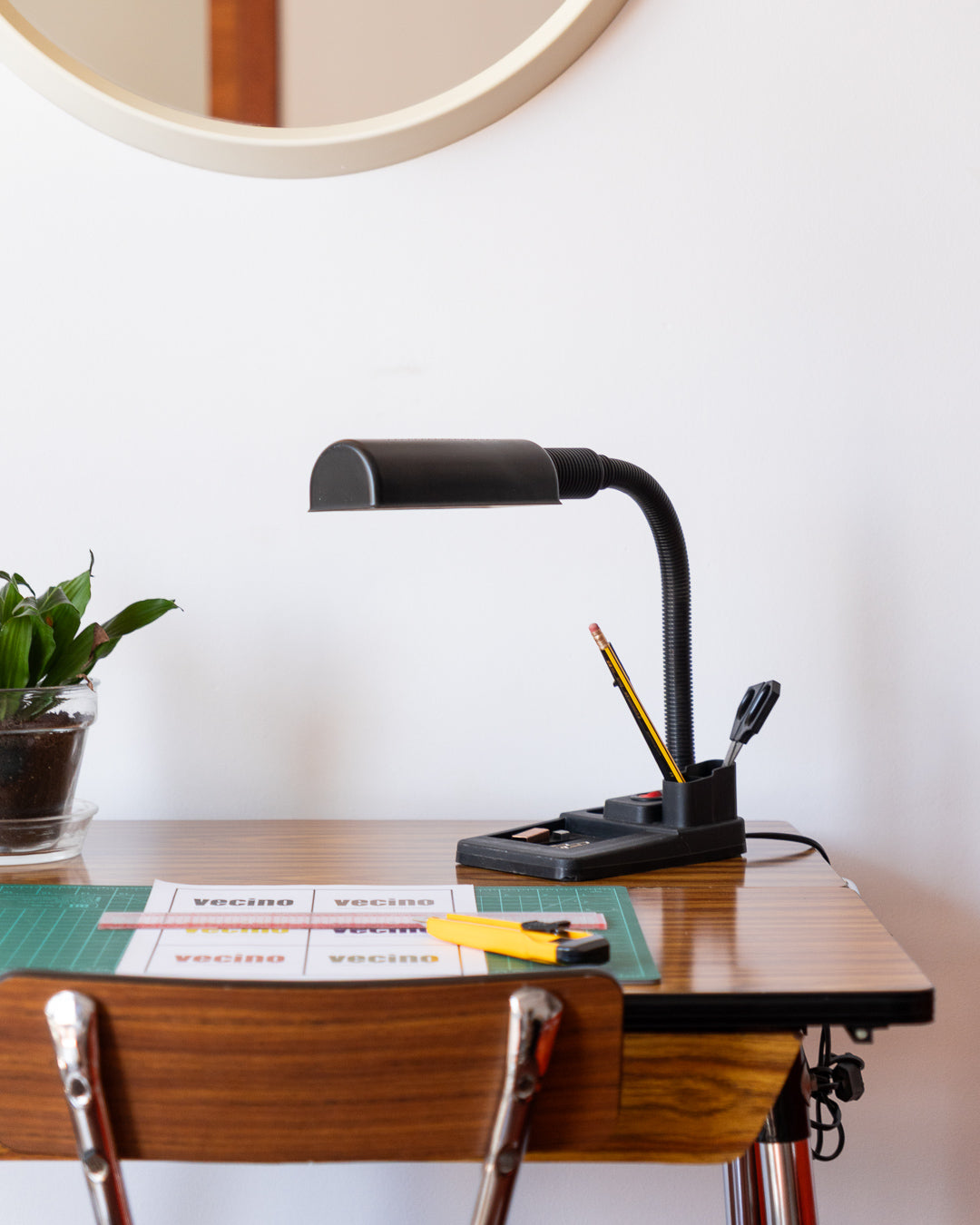Vintage Nuova Veneta LUM Serie Z1 90 desk lamp with organizer base – Vecino Shop