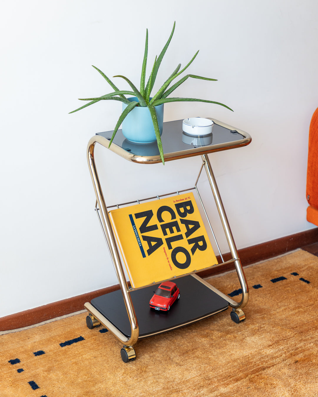Vintage 80s rolling side table with golden frame, glass top and wood shelf – Vecino Shop