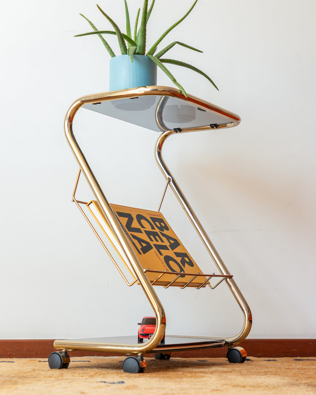 Vintage 80s rolling side table with golden frame, glass top and wood shelf – Vecino Shop