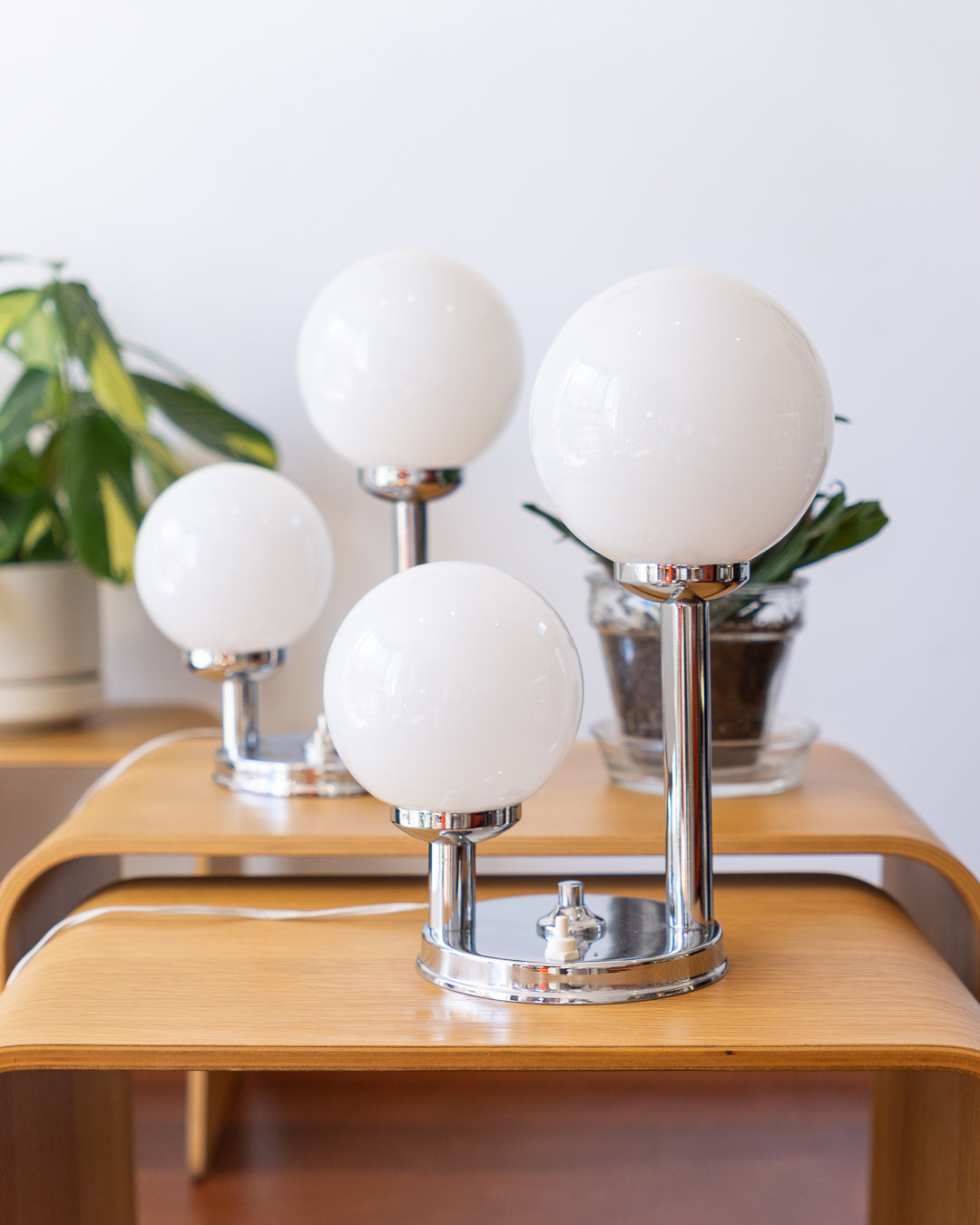 Set of two 1970s chrome and white opaline table lamps – Space Age design, excellent condition. Vecino Shop