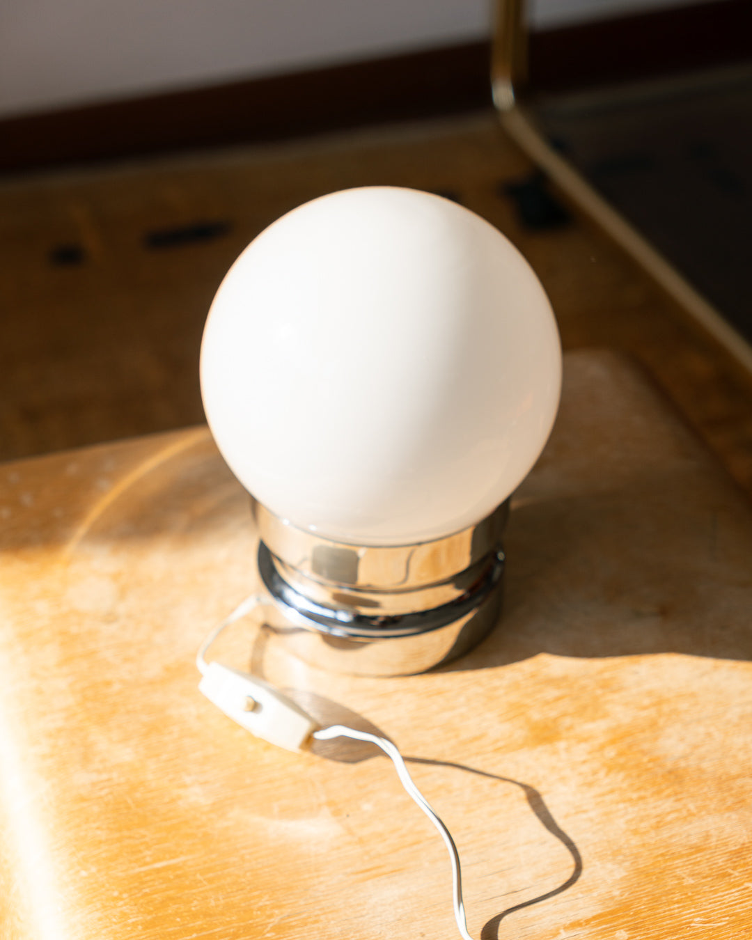 Vintage 1970s Space Age chrome and opaline glass table lamp with original switch – Vecino Shop