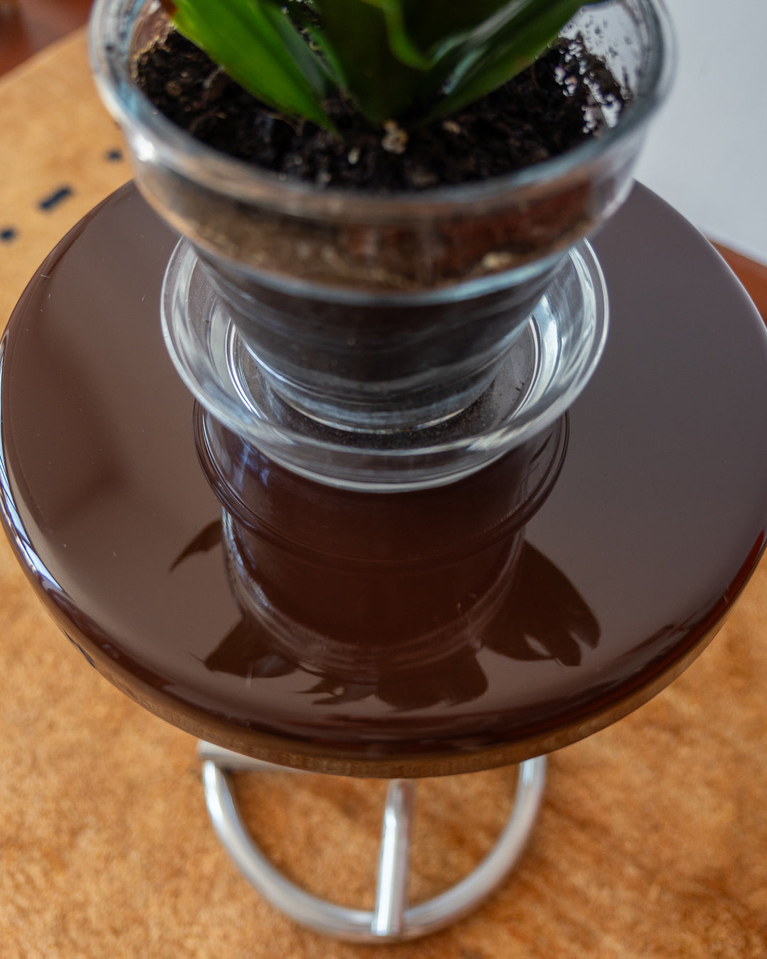 Vintage 1970s Space Age stool in brown plastic with chrome base – restored with small crack - Vecino Shop