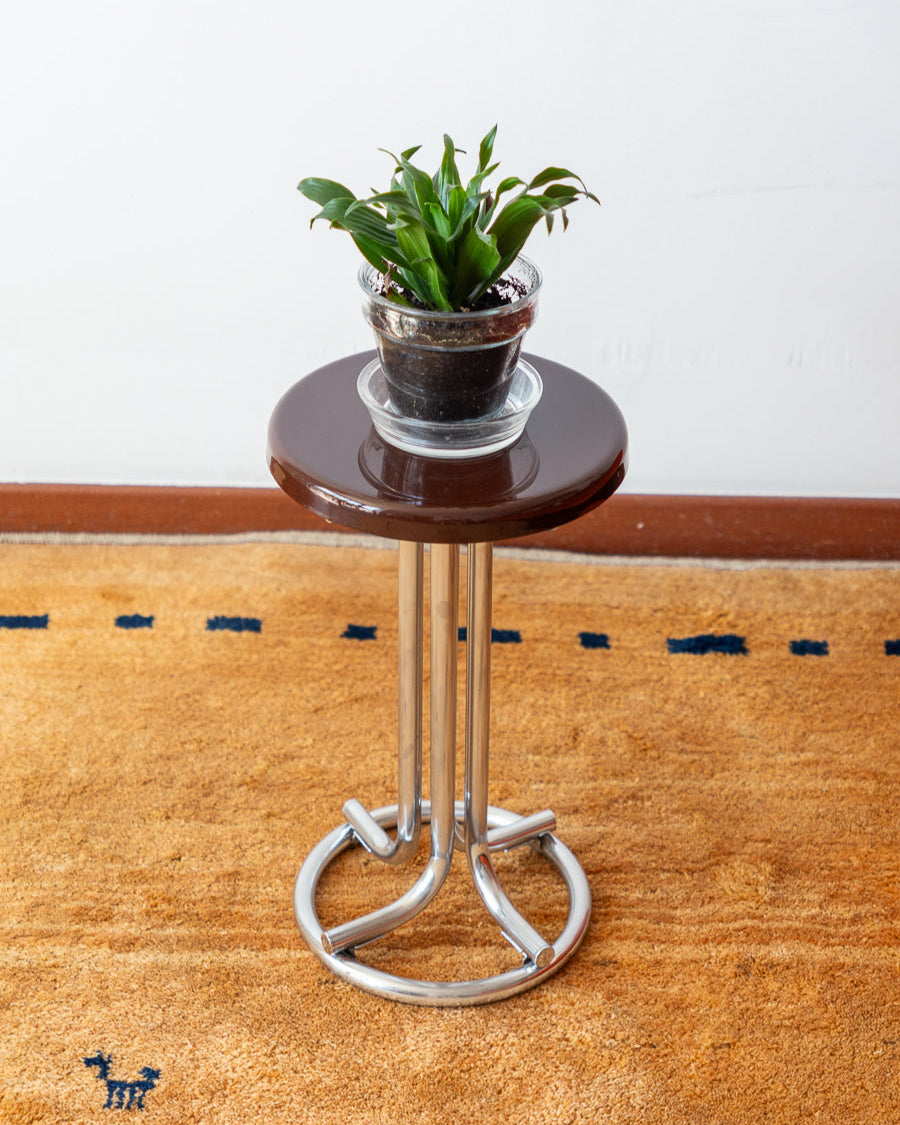 Vintage 1970s Space Age stool in brown plastic with chrome base – restored with small crack - Vecino Shop