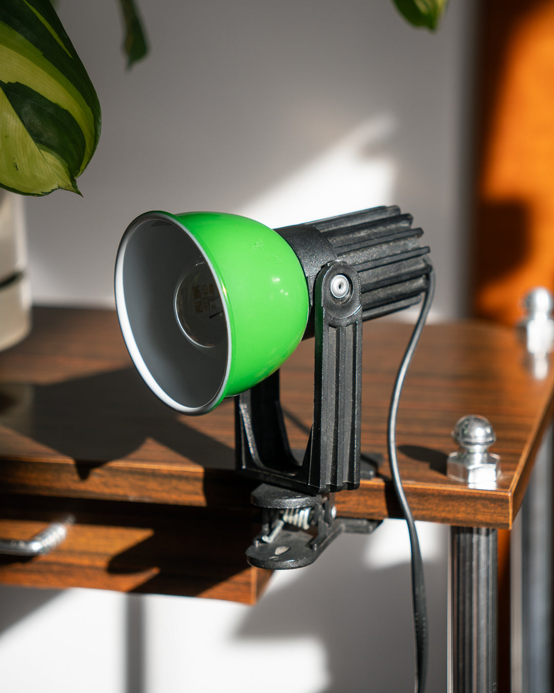 Green vintage 1980s clip lamp in very good condition, fully working | Vecino shop