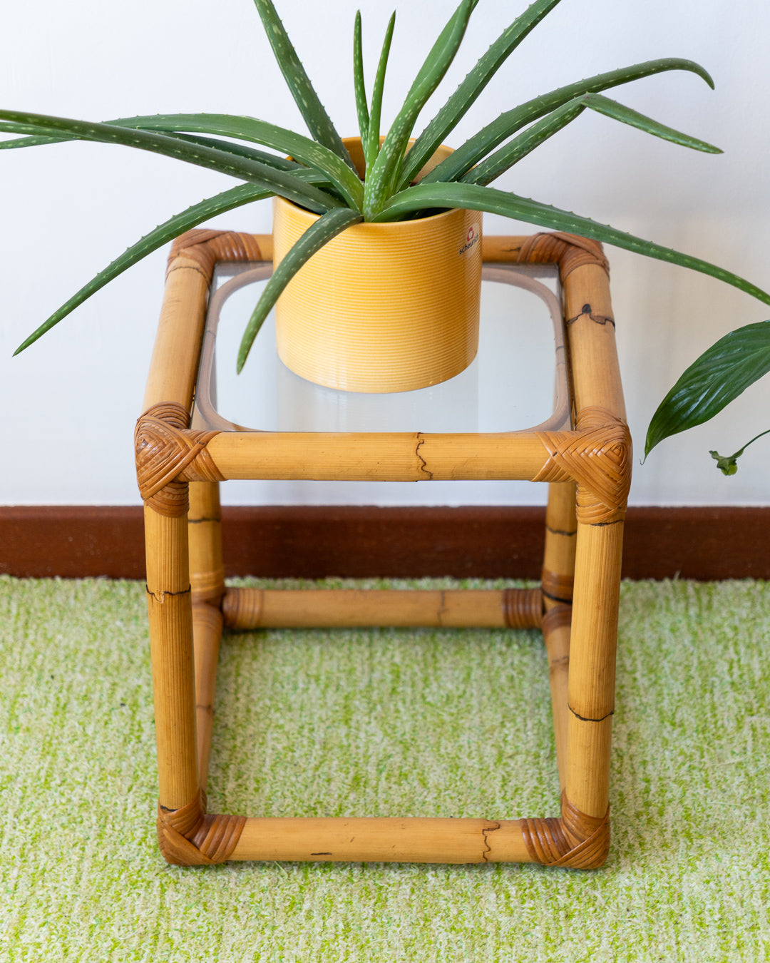 Vintage small square bamboo side table with glass top, natural frame and minimalist design - Vecino Shop