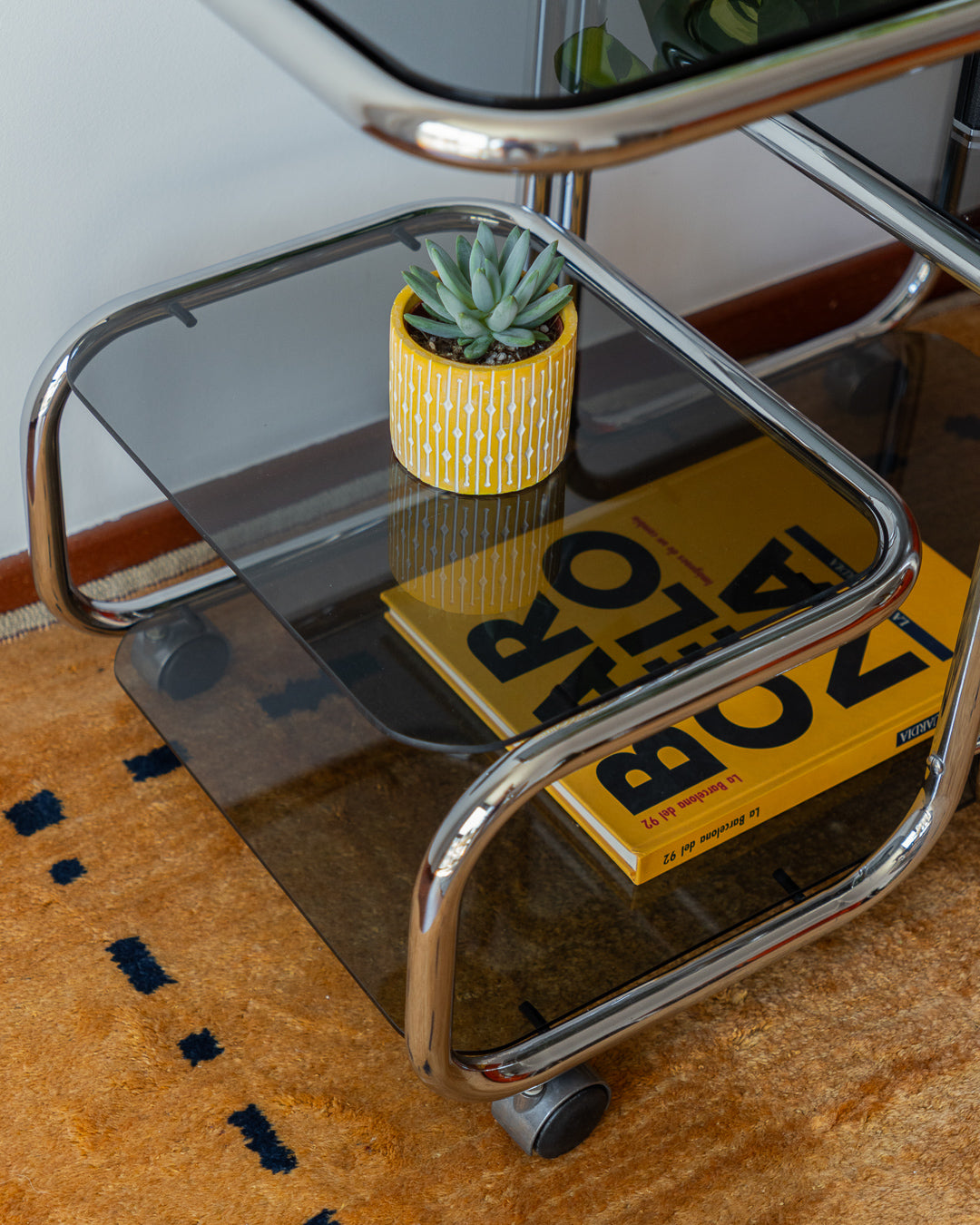 Vintage chrome side table with 4 smoked glass tiers, 1970s, restored and polished, available at Vecino Shop, Barcelona, worldwide shipping.