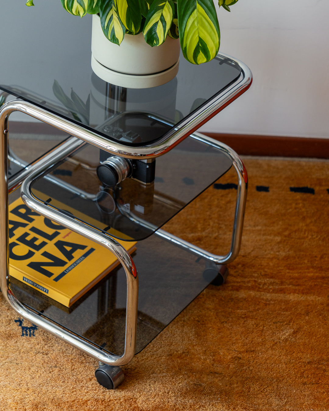 Vintage chrome side table with 4 smoked glass tiers, 1970s, restored and polished, available at Vecino Shop, Barcelona, worldwide shipping.