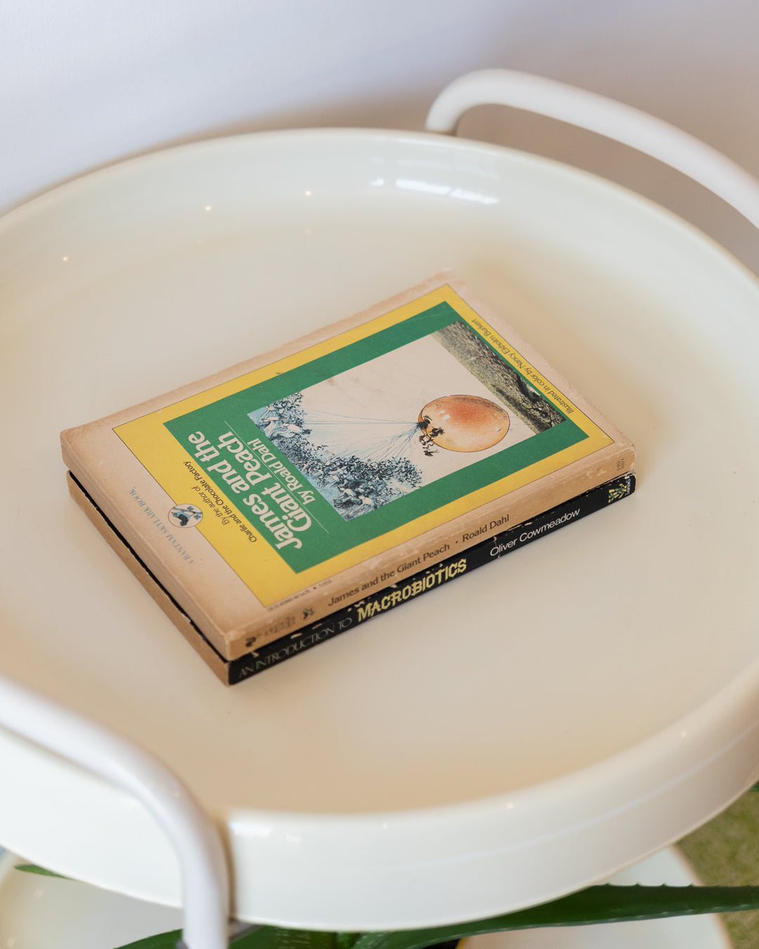 Vintage round two-tier trolley cart with cream white metal frame and plastic trays, 1960s-70s design - Vecino shop