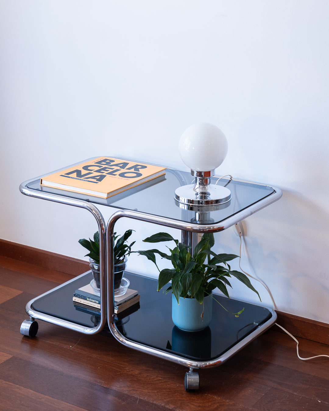 Vintage Estiluz space age table lamp with white opaline shade and chrome base – Vecino Shop