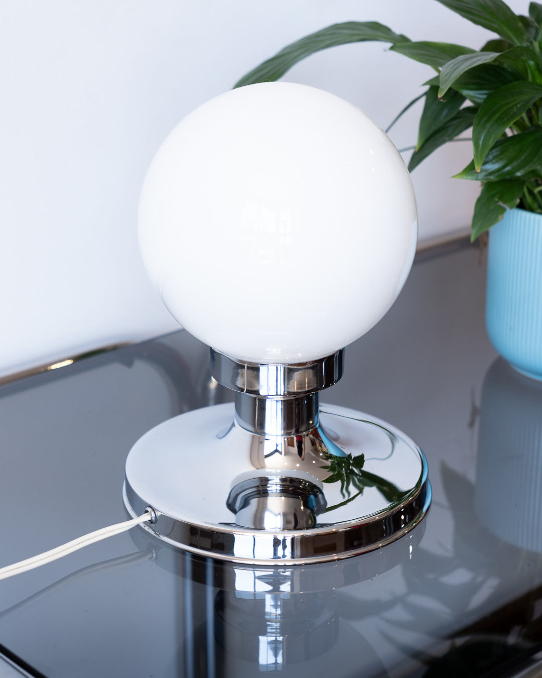Vintage Estiluz space age table lamp with white opaline shade and chrome base – Vecino Shop