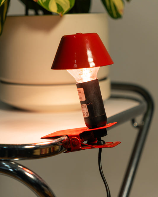 Vintage E.P.T. mini mushroom clip lamp in cherry red, 1990s Spanish design with clip base. Vecino Shop