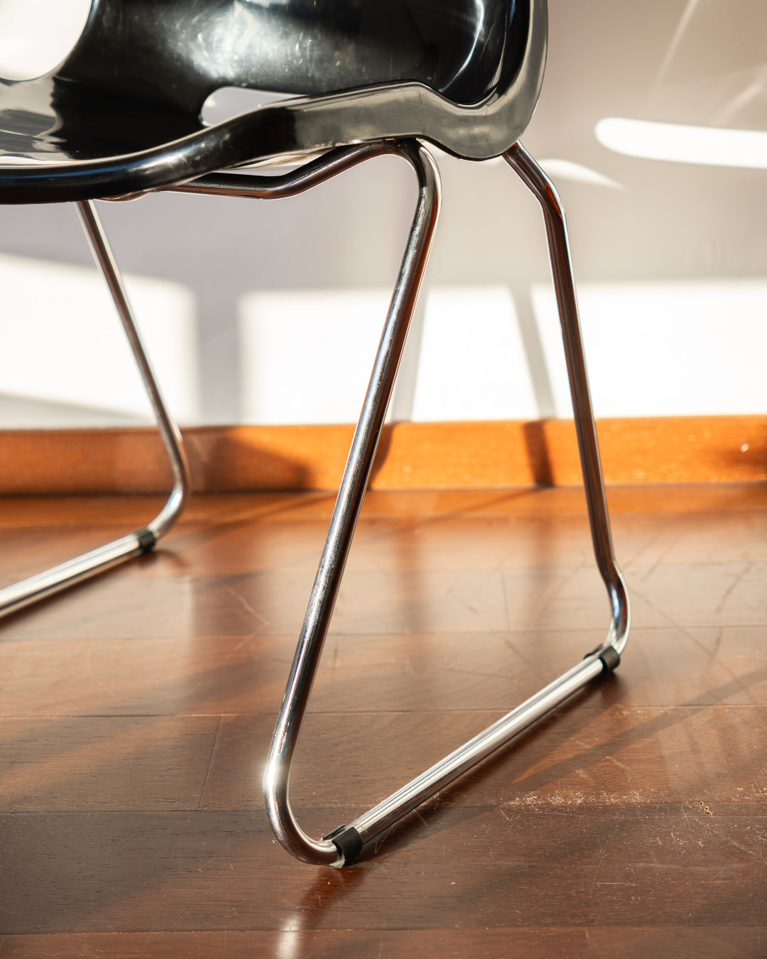 Vintage Overman Chair 1970s by Svante Schöblom, ergonomic design with plastic seat and metal base, made in Sweden, mid-century modern style - Vecino Shop