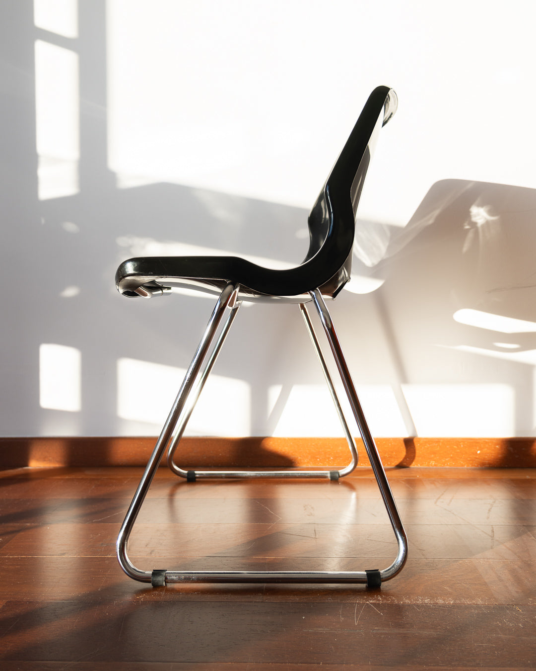 Vintage Overman Chair 1970s by Svante Schöblom, ergonomic design with plastic seat and metal base, made in Sweden, mid-century modern style - Vecino Shop