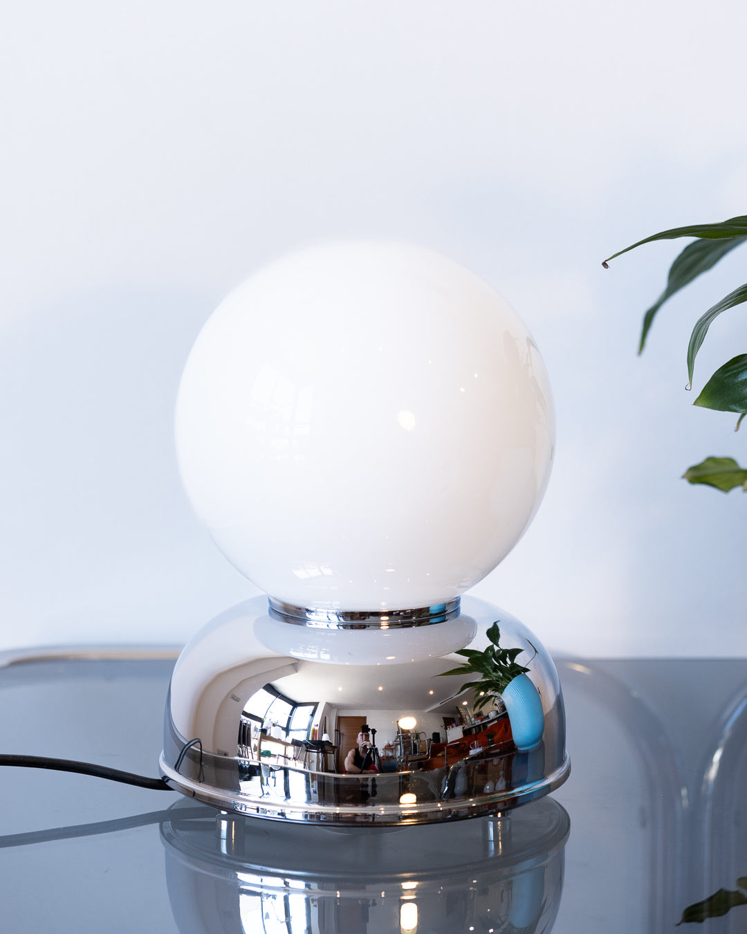Vintage Amat space age table lamp with chrome hemispherical base and white opaline dome – Vecino Shop