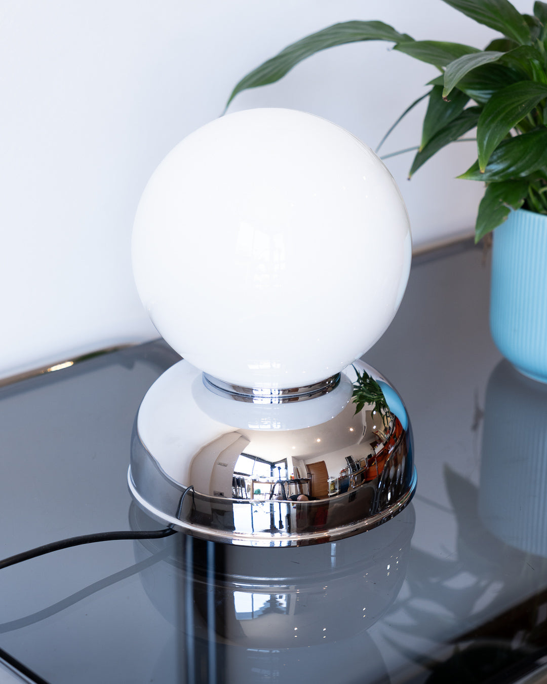 Vintage Amat space age table lamp with chrome hemispherical base and white opaline dome – Vecino Shop
