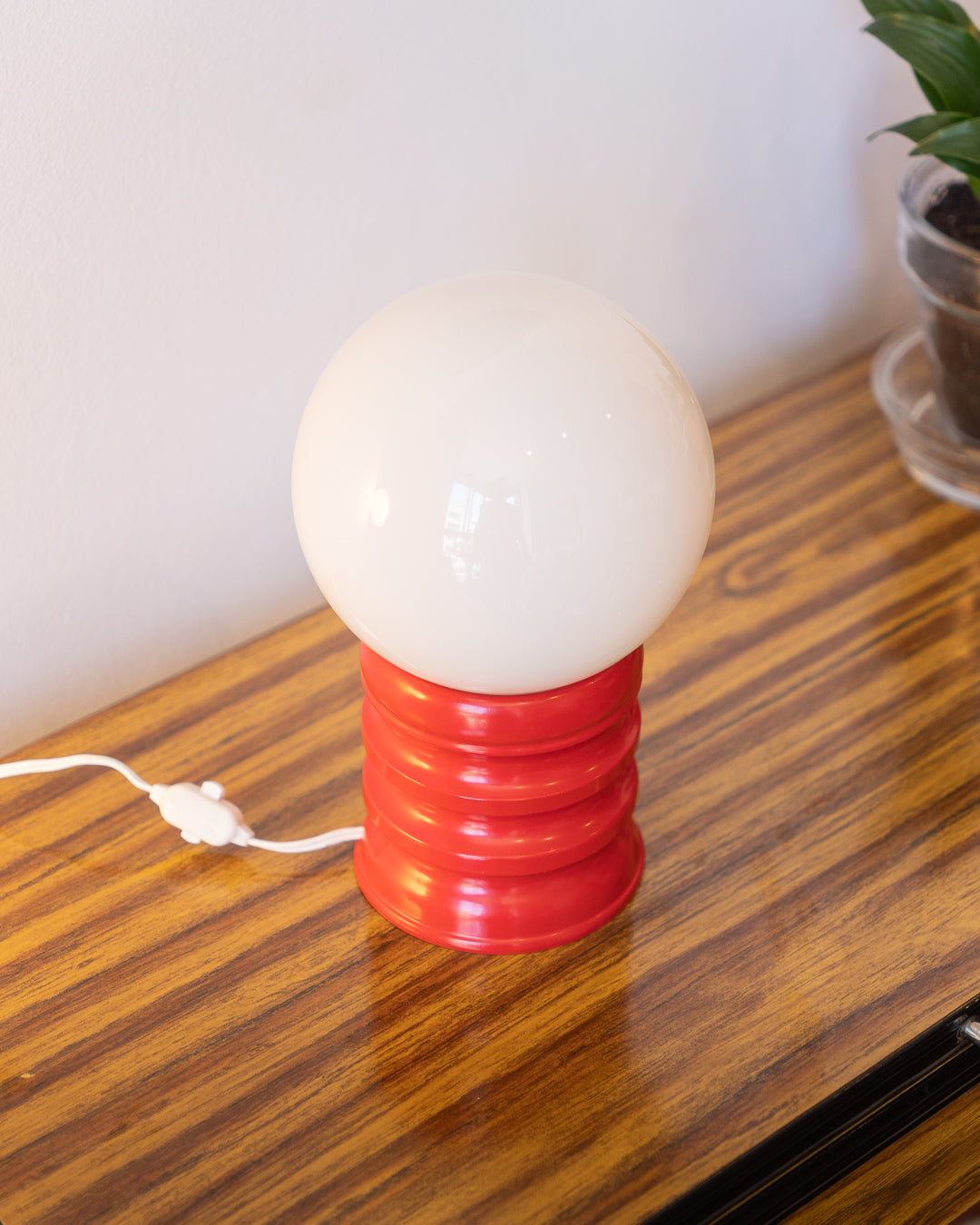 Vintage space age table lamp with white opaline shade and red tapered sculptural base – Vecino Shop