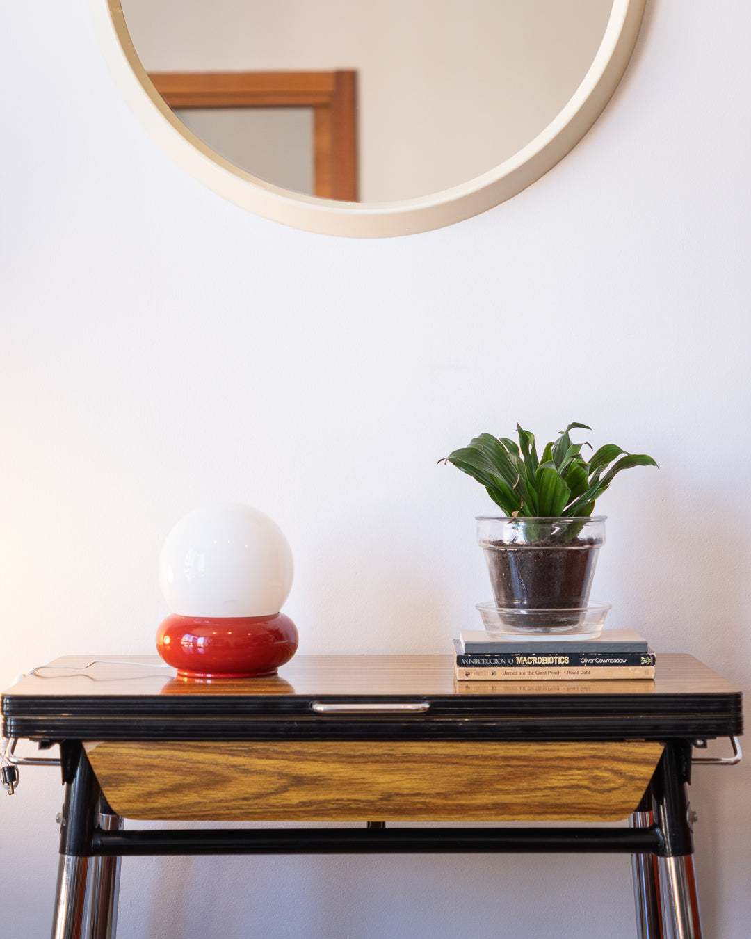 Vintage space age table lamp with white opaline shade and cherry red low rounded base – Vecino Shop