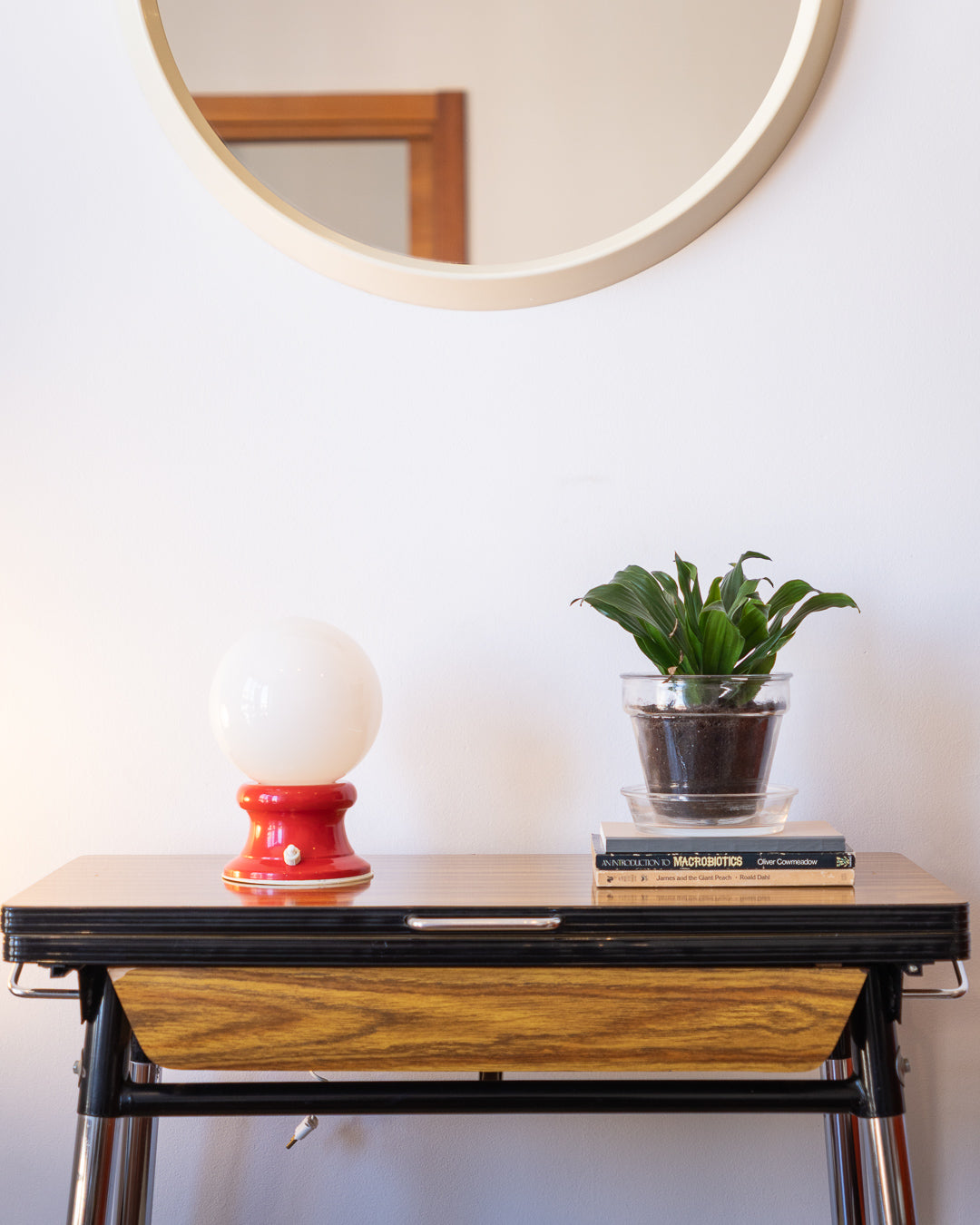 Vintage space age table lamp with white opaline shade and red flared base – Vecino Shop