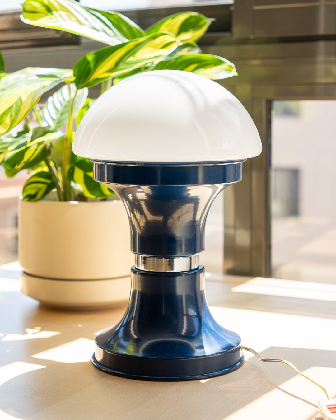 Blue Space Age table lamp with glossy Tam Tam base and white mushroom-shaped opaline shade – 1970s vintage design – Vecino Shop