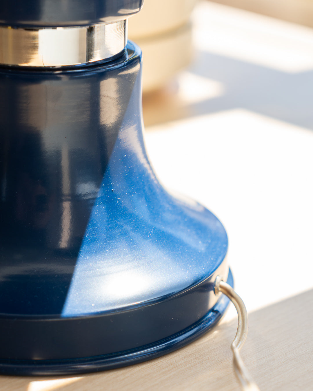 Blue Space Age table lamp with glossy Tam Tam base and white mushroom-shaped opaline shade – 1970s vintage design – Vecino Shop