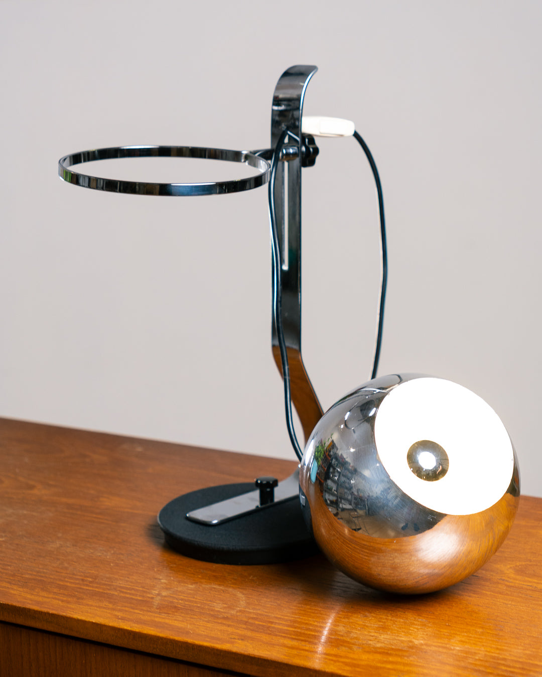 Vintage 1970s chrome floating eyeball desk lamp with sculptural base and adjustable spotlight. Vecino Shop