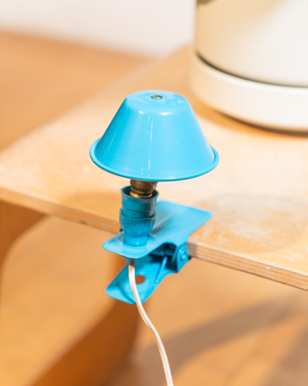 Vintage Luxus mini mushroom clip lamp in sky blue, 1960s Spanish Space Age design with clip base. Vecino Shop