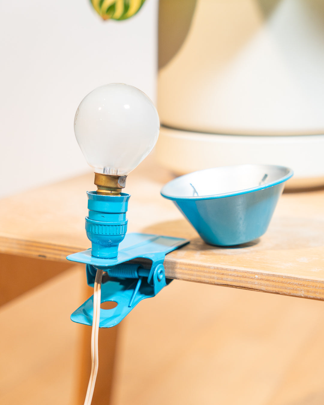 Vintage Luxus mini mushroom clip lamp in sky blue, 1960s Spanish Space Age design with clip base. Vecino Shop