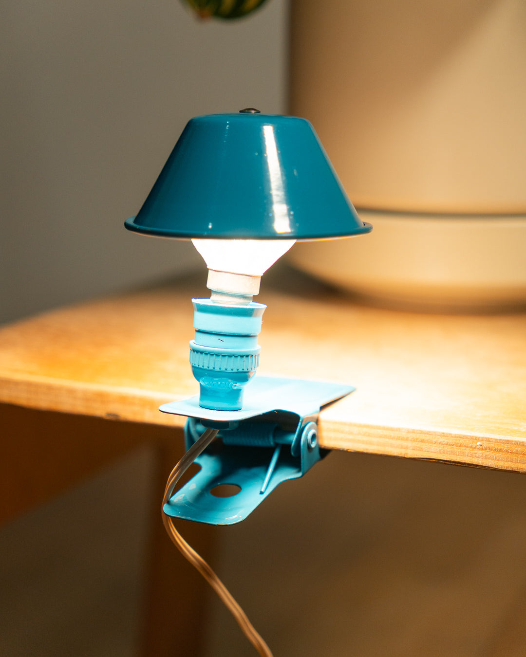 Vintage Luxus mini mushroom clip lamp in sky blue, 1960s Spanish Space Age design with clip base. Vecino Shop