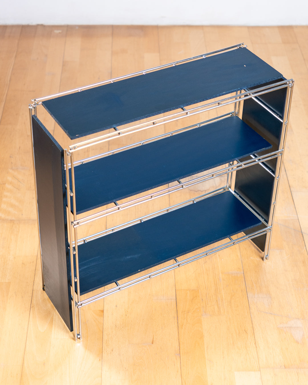 Vintage navy blue Multistrux modular shelving system with five stackable units from the 1960s. Vecino Shop
