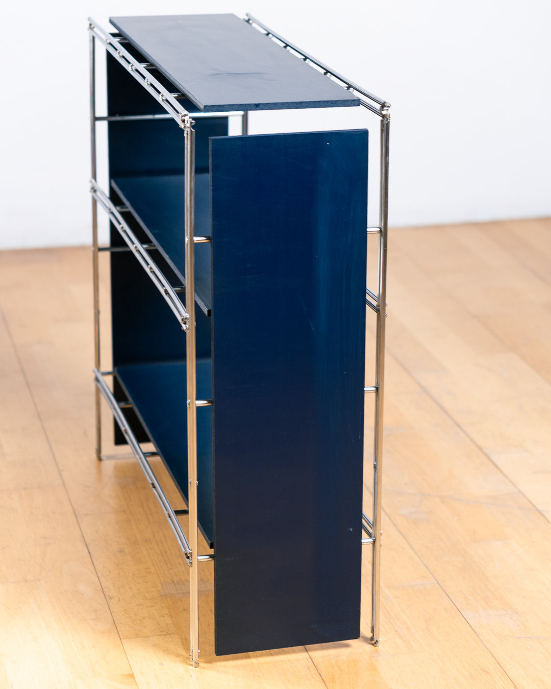 Vintage navy blue Multistrux modular shelving system with five stackable units from the 1960s. Vecino Shop