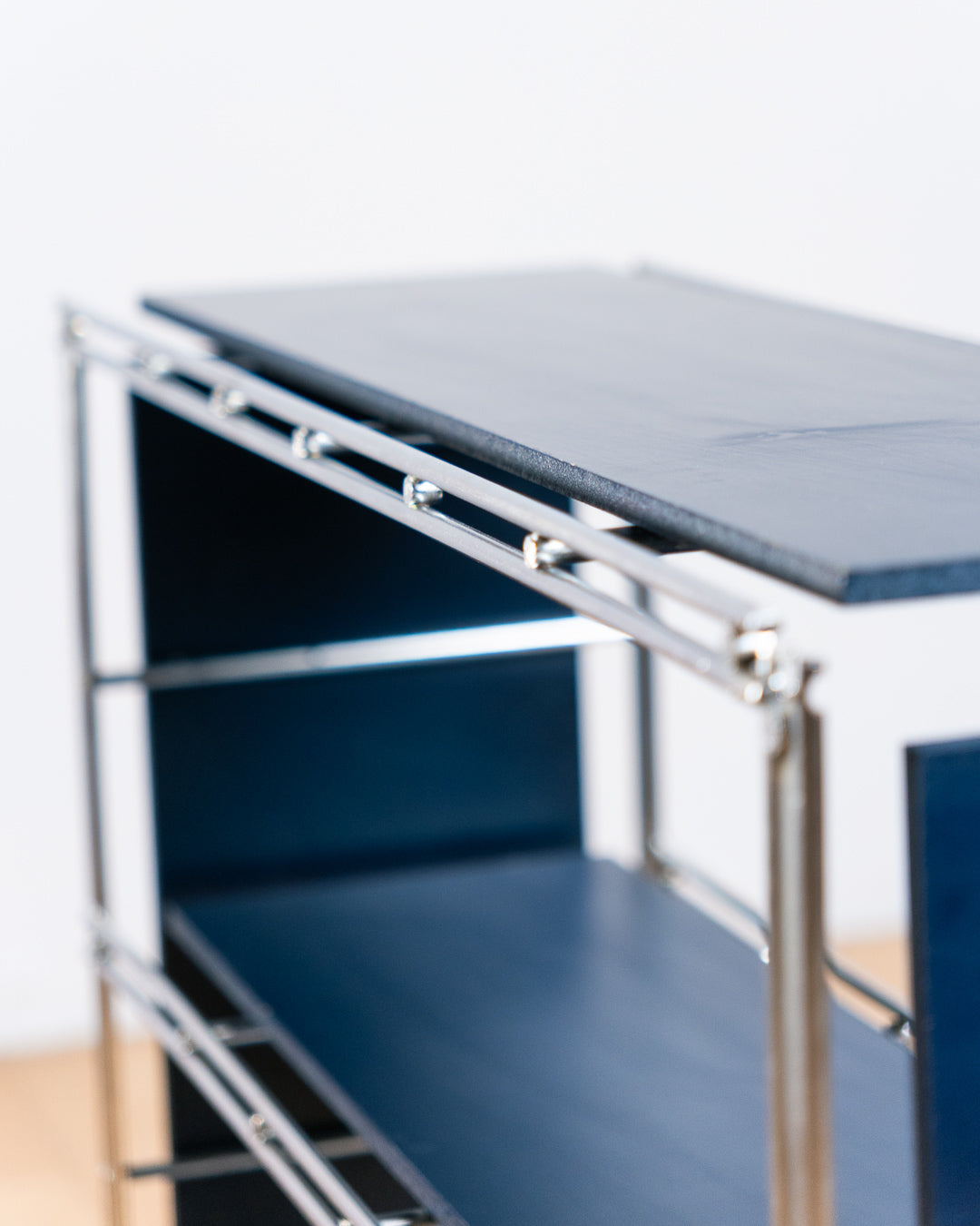 Vintage navy blue Multistrux modular shelving system with five stackable units from the 1960s. Vecino Shop