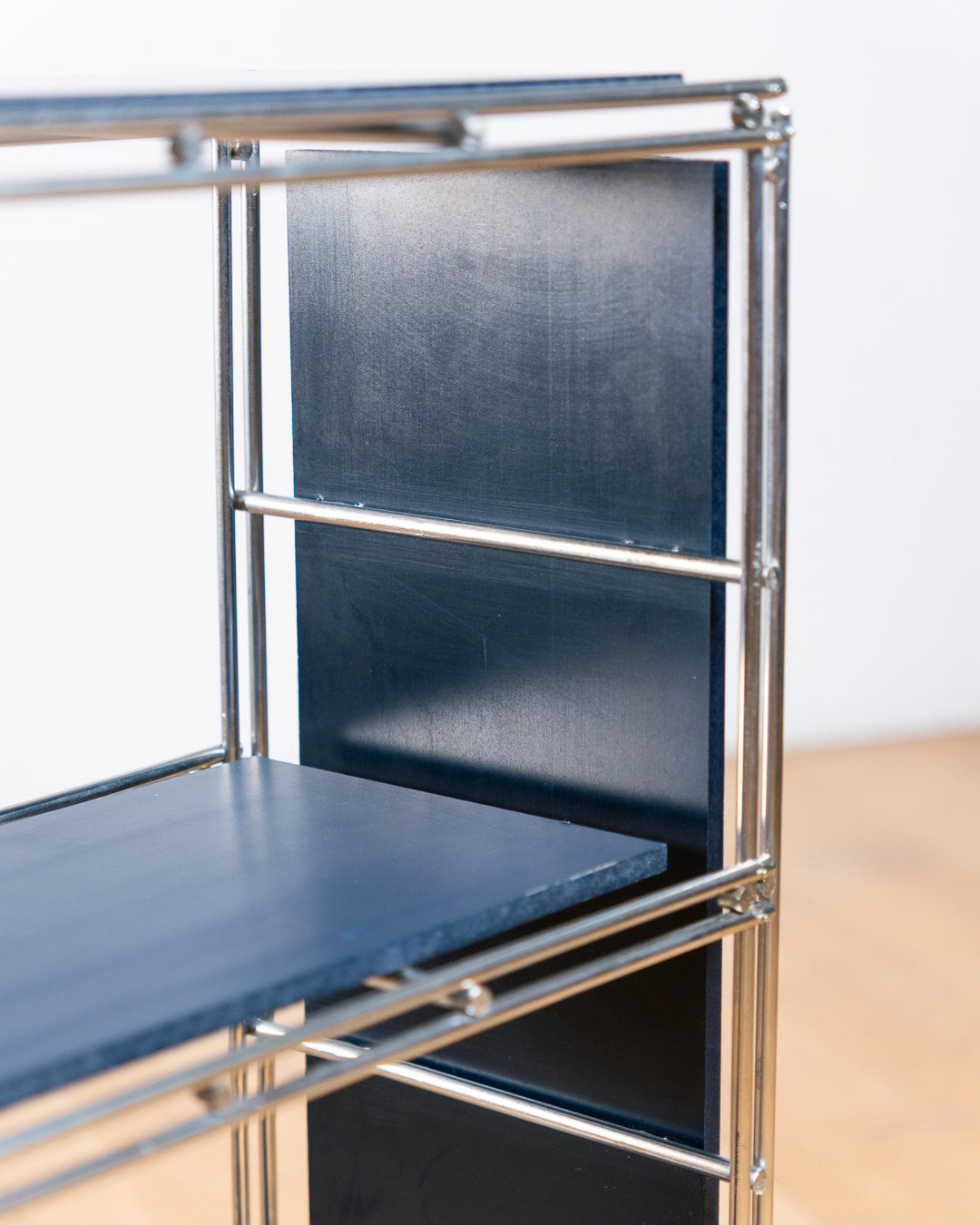Vintage navy blue Multistrux modular shelving system with five stackable units from the 1960s. Vecino Shop