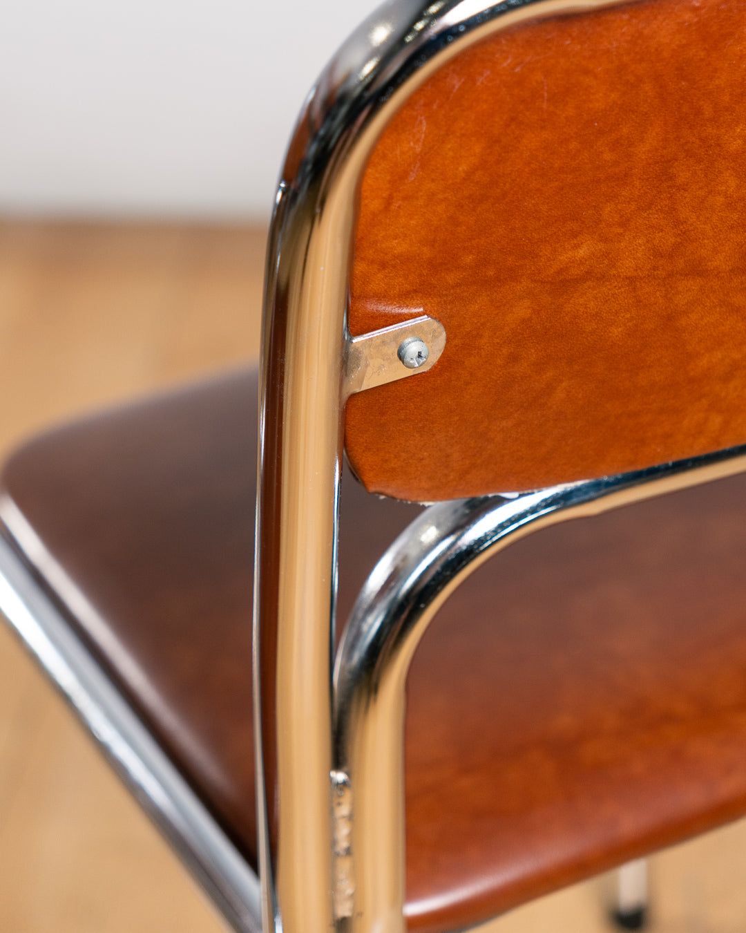 Set of two vintage 1970s Bauhaus tubular chrome dining chairs with brown PU leather upholstery. Stackable design. Vecino Shop