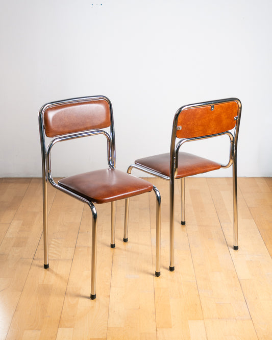 Set of two vintage 1970s Bauhaus tubular chrome dining chairs with brown PU leather upholstery. Stackable design. Vecino Shop