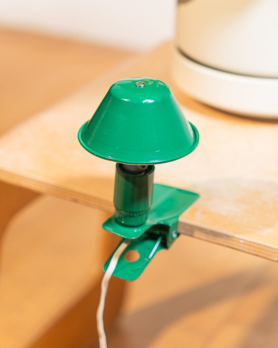Vintage Luxus mushroom clip lamp in bottle green, 1970s Spanish design with clamp base and Space Age style. Vecino Shop