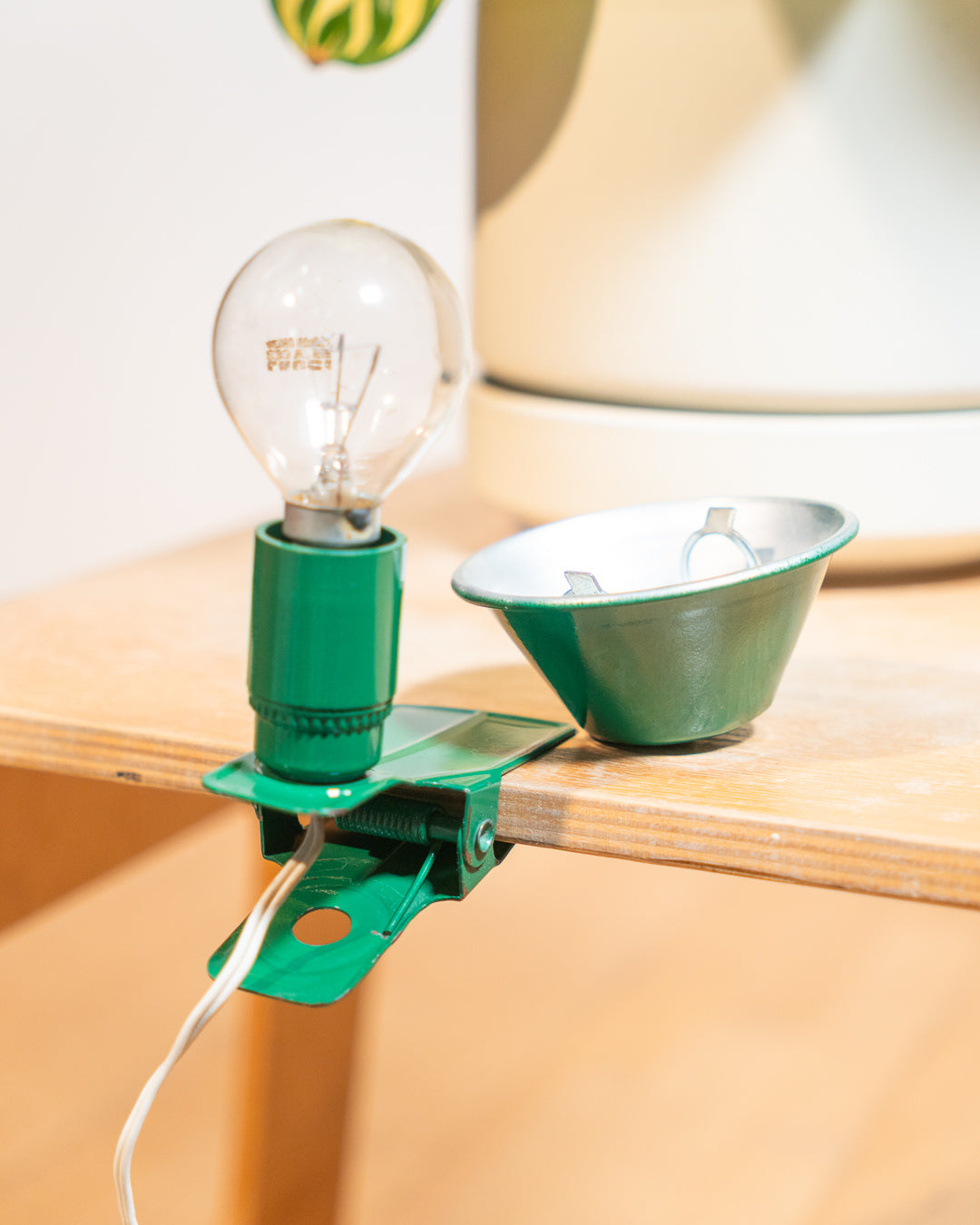 Vintage Luxus mushroom clip lamp in bottle green, 1970s Spanish design with clamp base and Space Age style. Vecino Shop