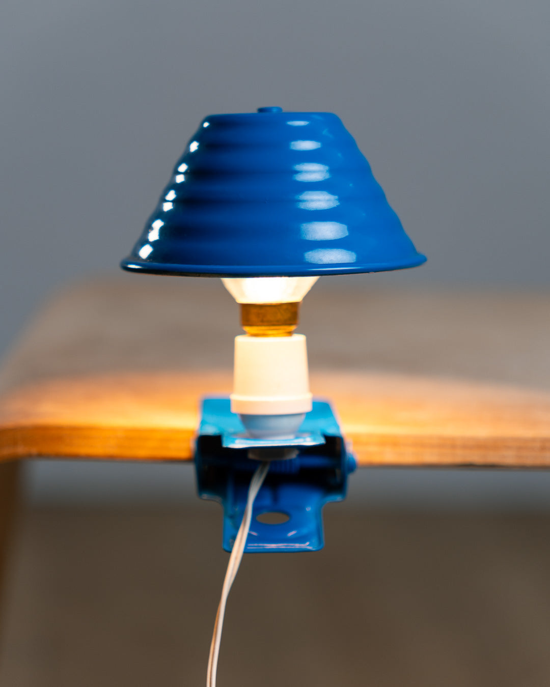Vintage cerulean blue mini mushroom clip lamp with ribbed shade, 1970s Spanish Space Age design. Vecino Shop