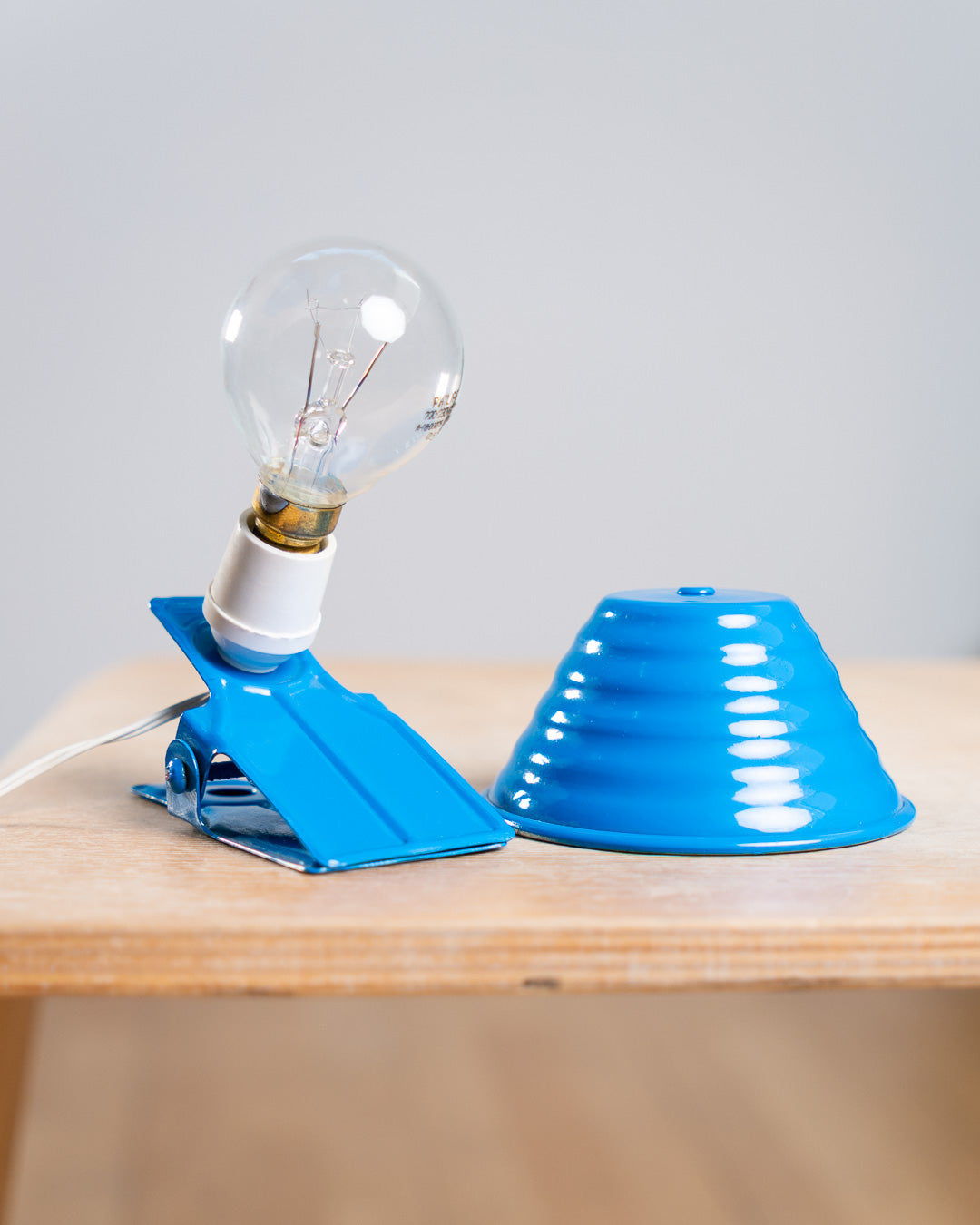 Vintage cerulean blue mini mushroom clip lamp with ribbed shade, 1970s Spanish Space Age design. Vecino Shop