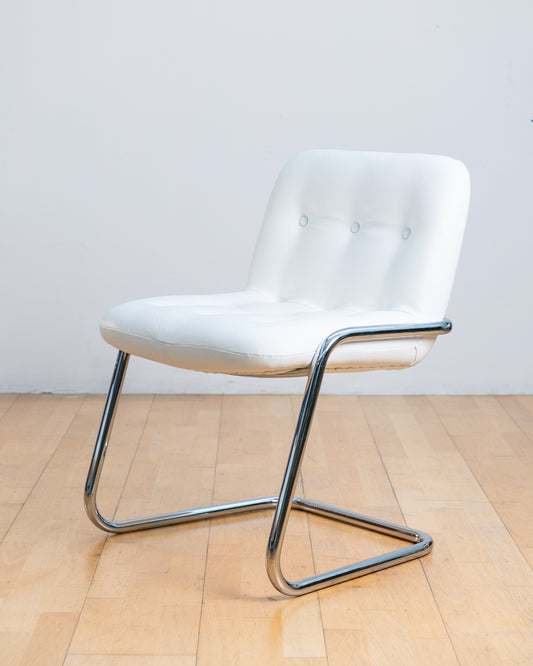 Vintage Storm Chair by Yves Christin for Airborne with white PU leather and chrome frame from the 1970s. Vecino Shop
