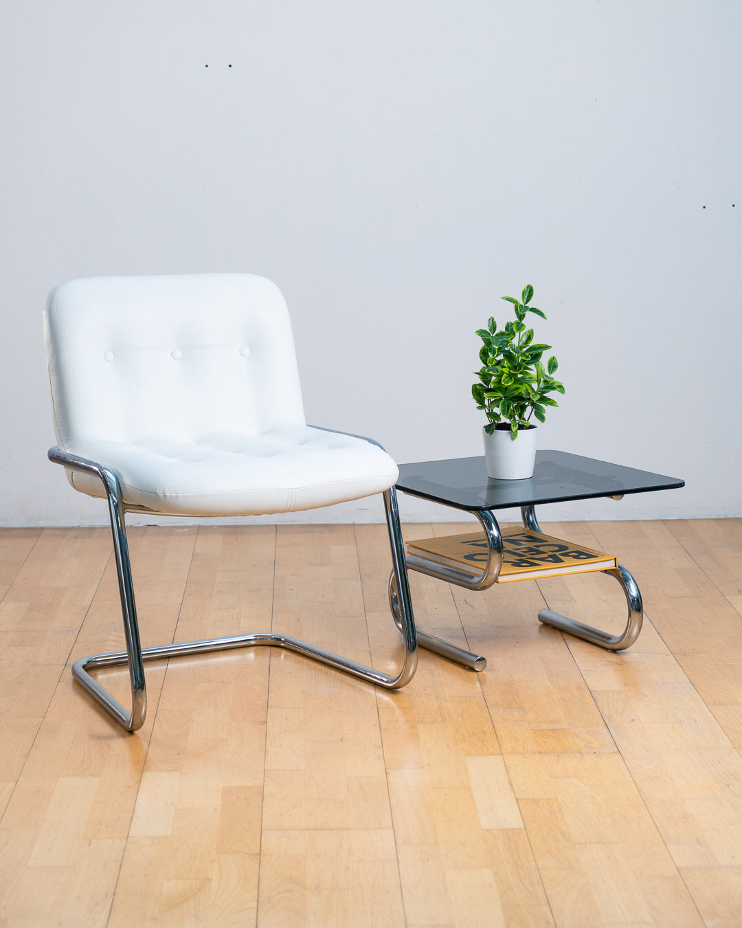 Vintage Storm Chair by Yves Christin for Airborne with white PU leather and chrome frame from the 1970s. Vecino Shop