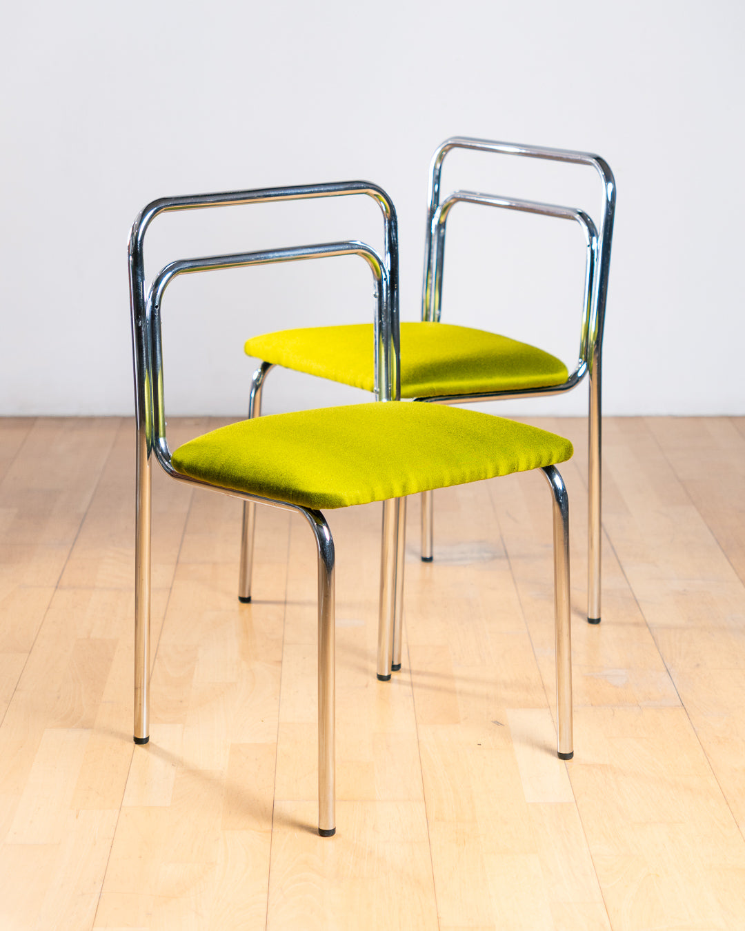 Set of 2 vintage 1970s Orix tubular chrome dining chairs with chartreuse upholstered seats. Italian Bauhaus design. Vecino Shop
