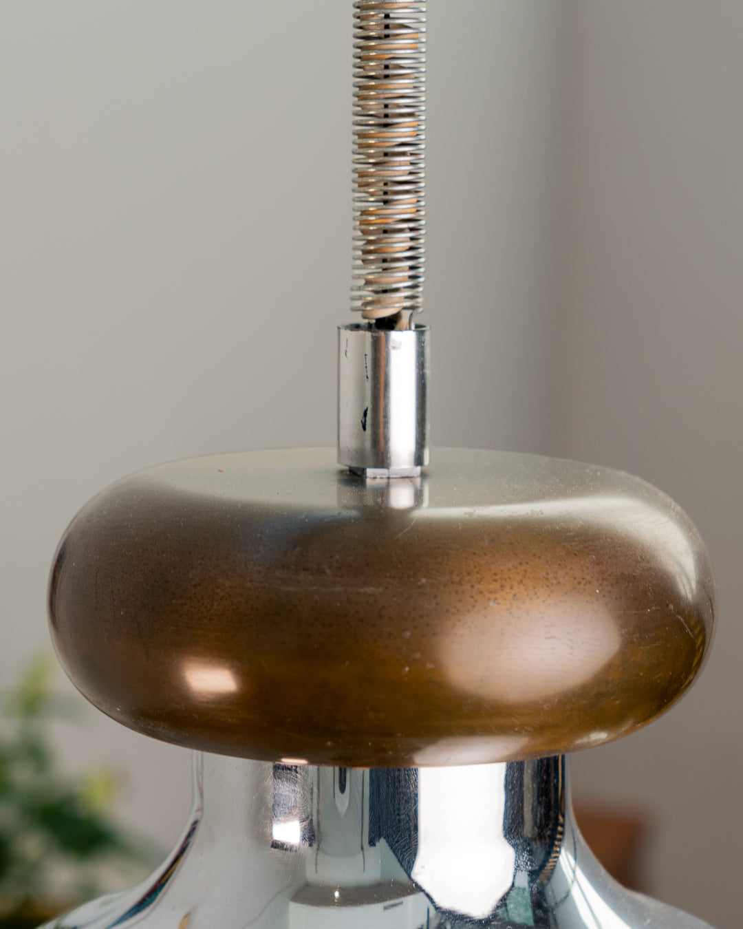 Vintage 1970s Space Age extendable pendant lamp with polished chrome body, brass-toned shades and spherical chrome handle. Vecino Shop