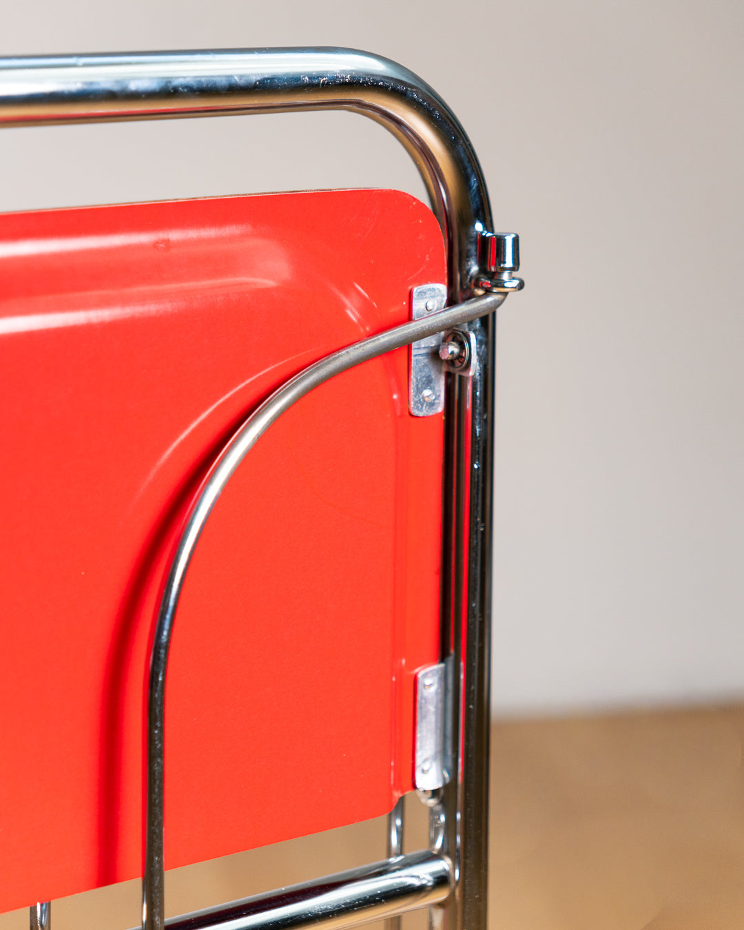 Vintage 1960s Raquer red folding trolley with  Formica shelves and chrome details. Bar Cart, drinks trolley. Mid Century Modern. Vecino Shop